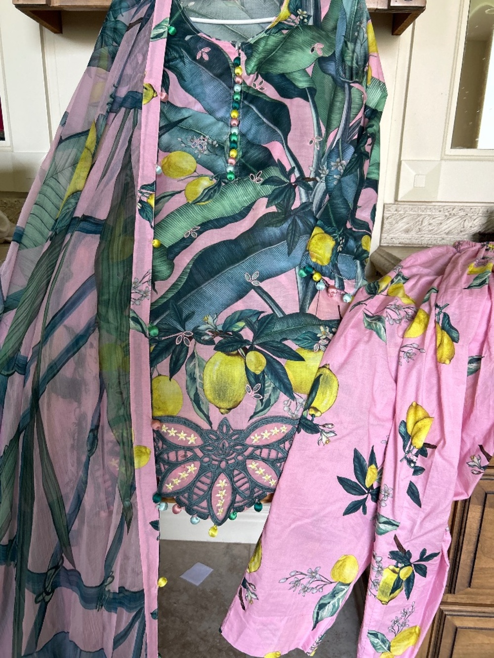 Extremely beautiful Indian Pakistani salwar kameez dupatta
